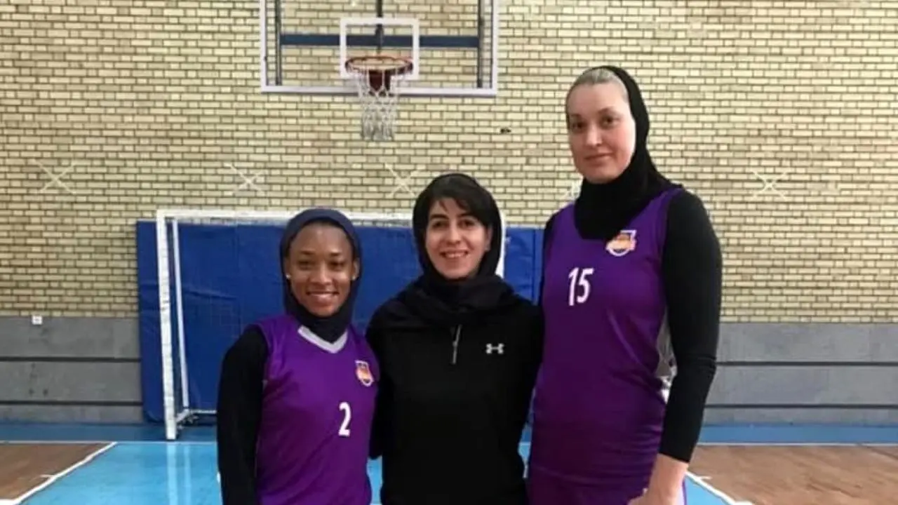 زنی که به خاطر ویروس کرونا به لیگ بسکتبال ایران آمد