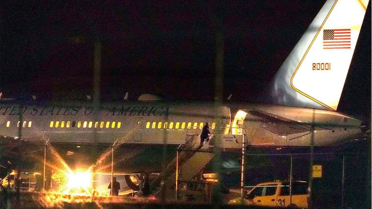 تخلیه اضطراری یک هواپیما به خاطر بمبگذاری