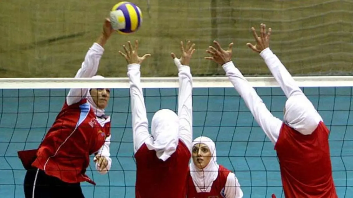 پیروزی زنان والیبالیست ذوب‌آهن مقابل ستارگان فارس
