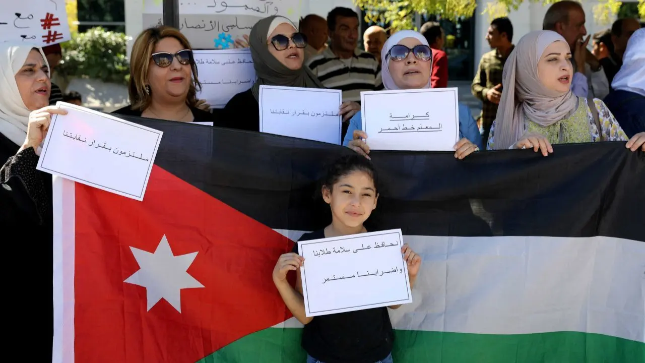 سندیکای معلمان اردن منحل و اعضای آن به یک سال حبس محکوم شدند