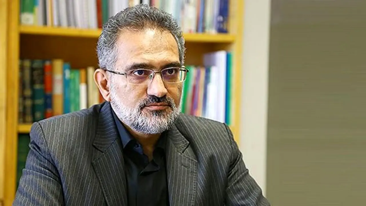 حسینی: کارگزاران و مدیران نظام، نقش اپوزیسیون را هم بازی می‌کنند