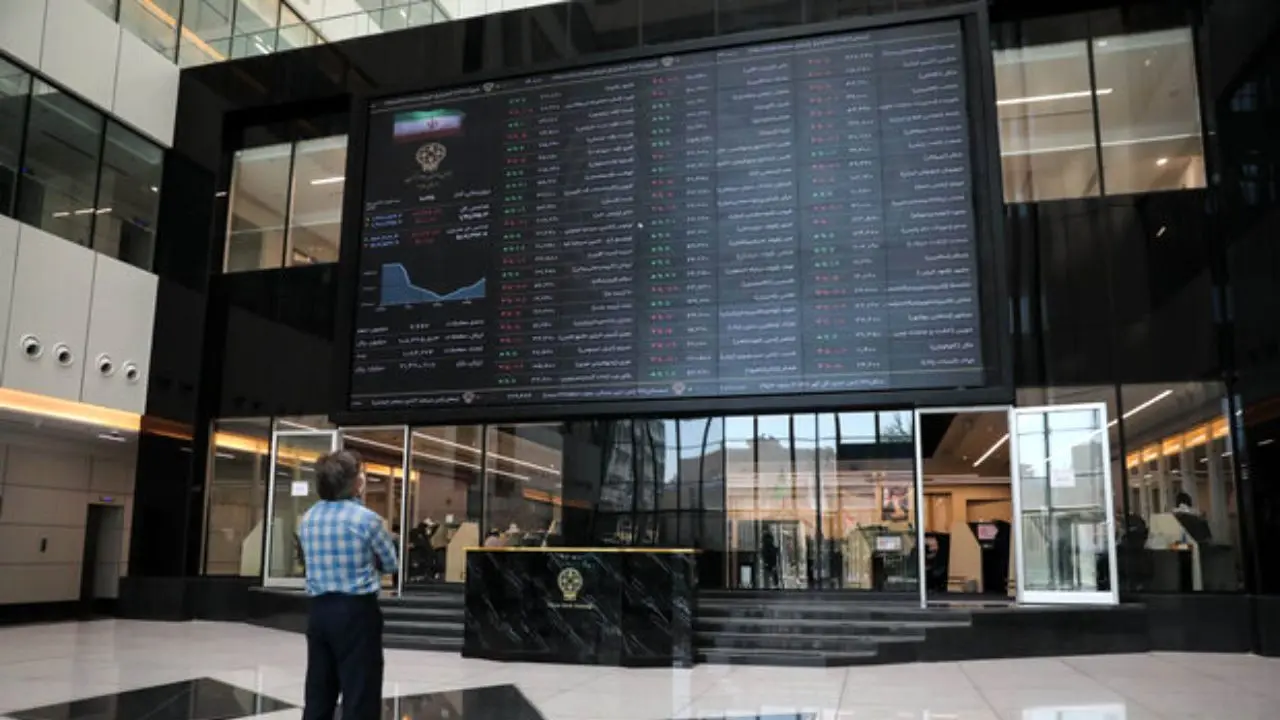 عوامل سیاسی، بورس را ترسانده و نوسانی کرده است