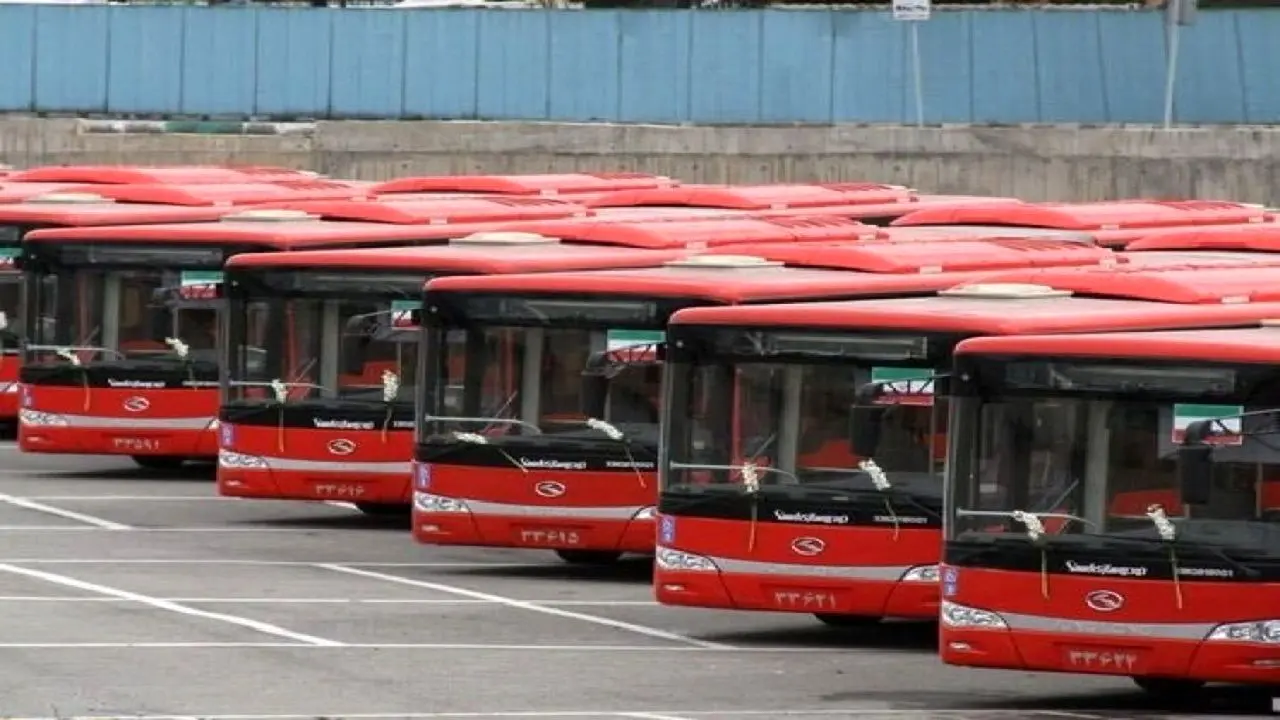 اتوبوس‌هایی که برای تزیین ایستگاه‌ها استفاده می‌شوند