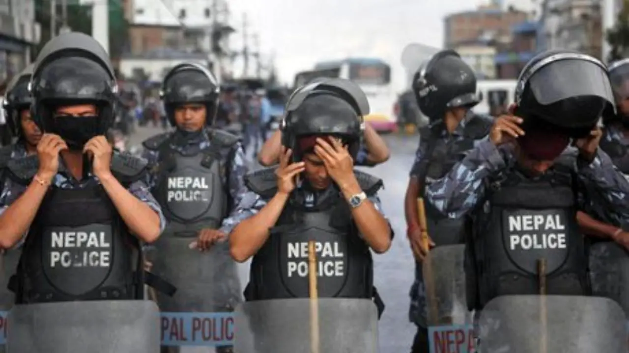 درگیری معترضان و پلیس ضد شورش در نپال