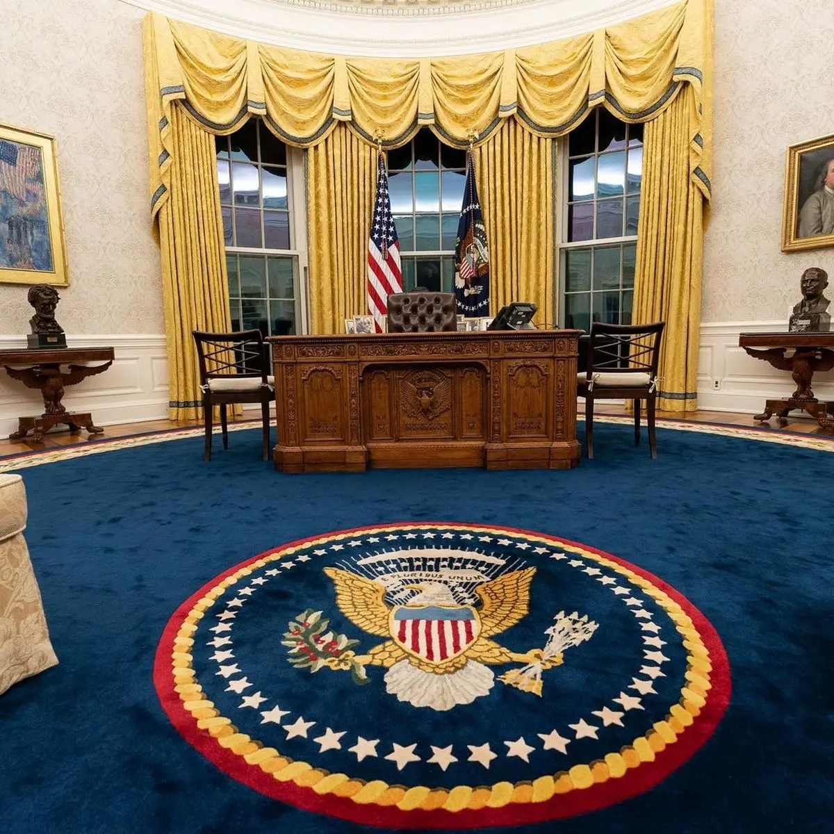 دفتر جو بایدن در کاخ سفید چه چیزهایی دارد؟