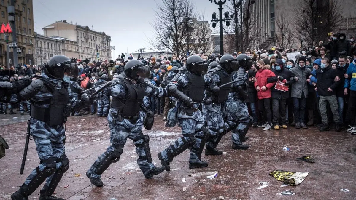 استفاده از خشونت علیه معترضان روسیه را محکوم می‌کنیم
