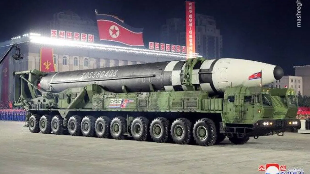 کره شمالی رژه نظامی خود را با نمایش موشک‌های بالستیک جدید برگزار کرد