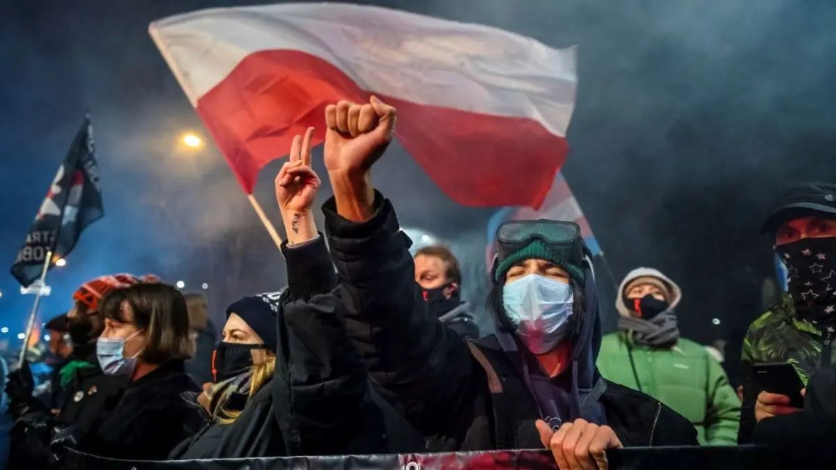 در لهستان چه می‌گذرد؟ / سومین شب اعتراضات پس از اعمال قانون ممنوعیت سقط جنین