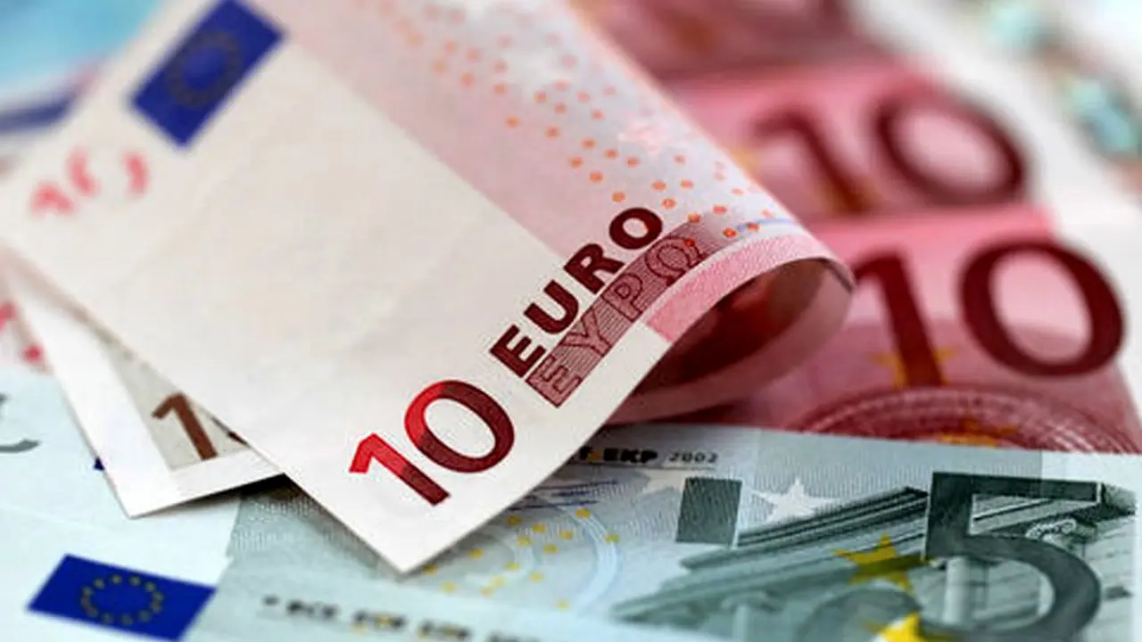 دلار و یورو در صرافی بانکی چند؟