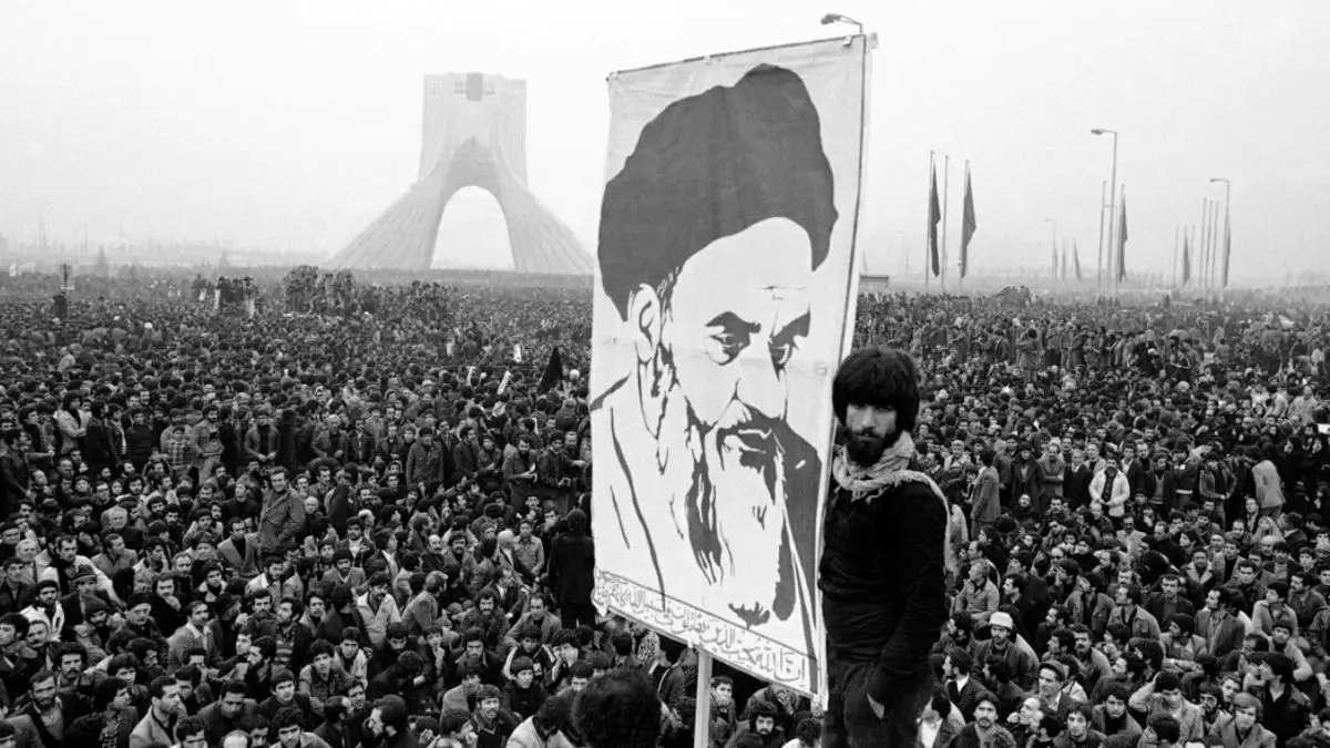 مروری بر علل ساختاری تحقق انقلاب اسلامی