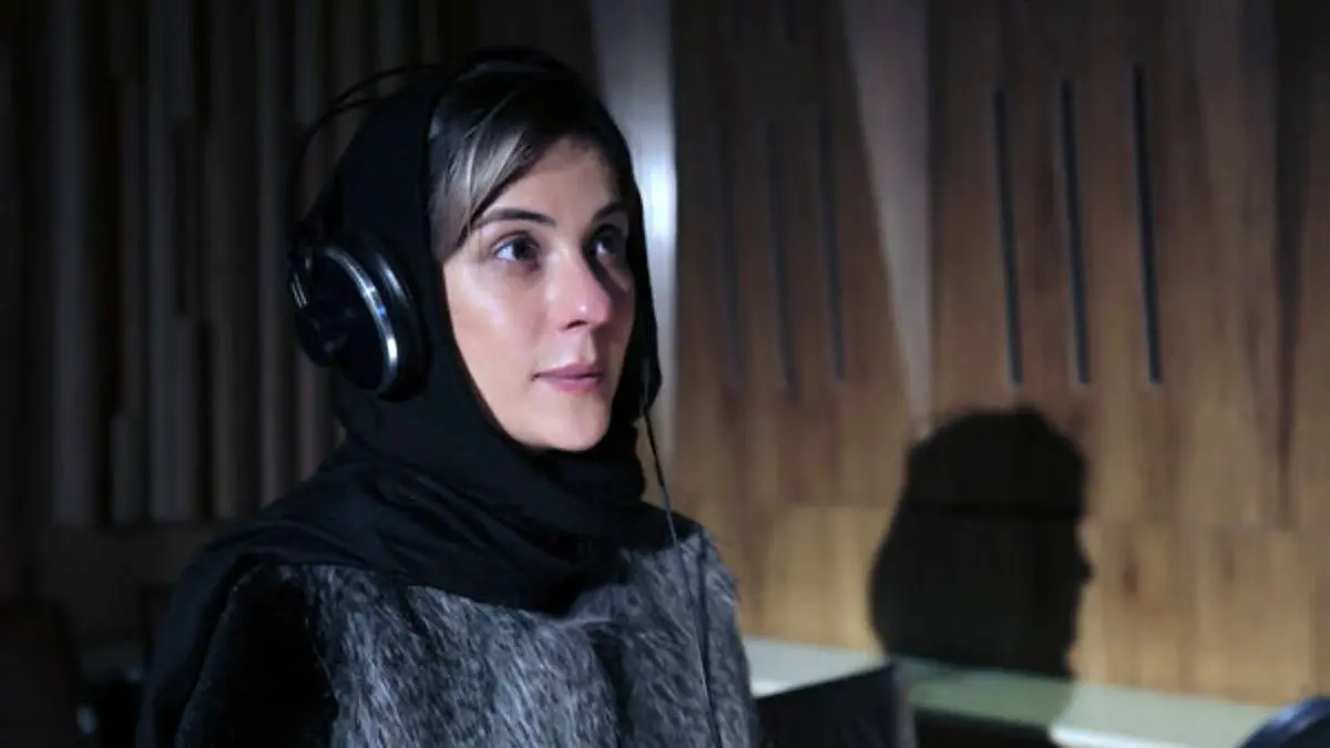 سارا بهرامی «من، ترانه 15 سال دارم» را برای نابینایان روایت می‌کند