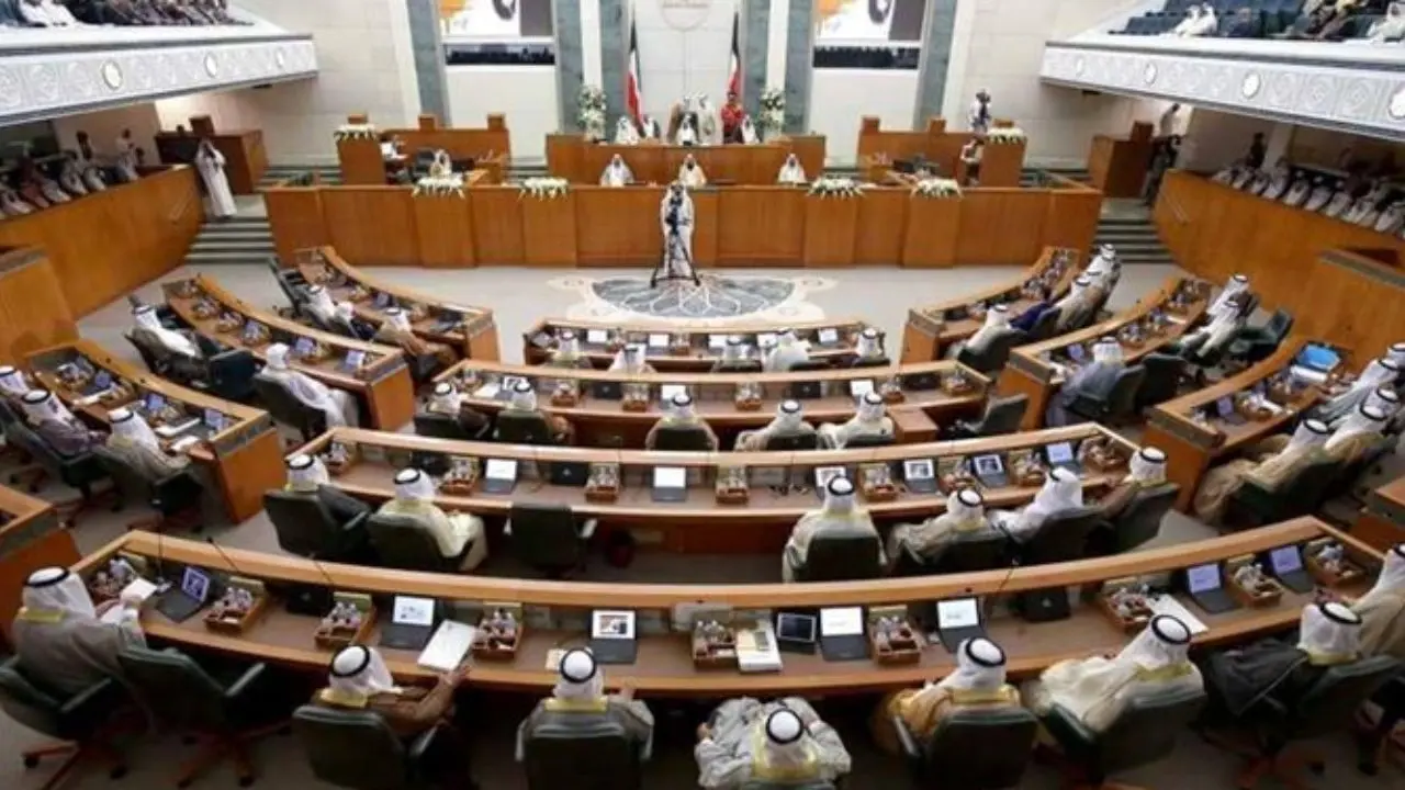 پارلمان کویت یک ماه تعطیل شد