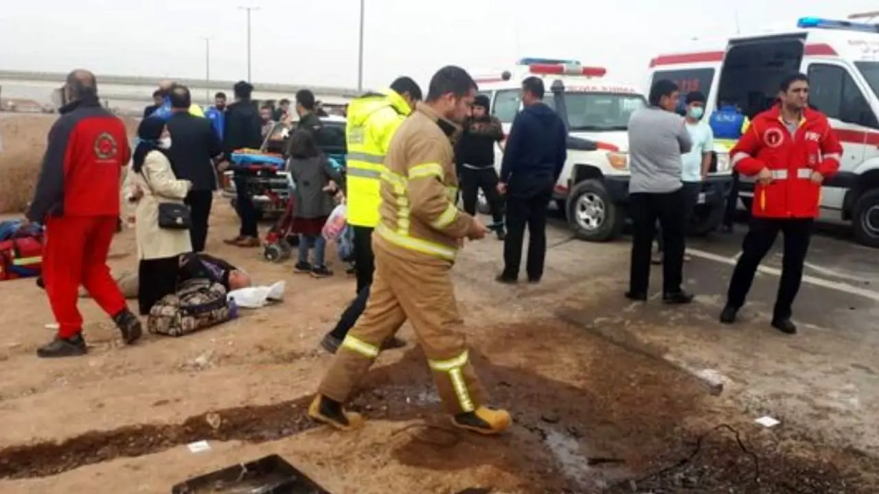 واژگونی خودروی حامل اتباع خارجی در اتوبان کاشان به اصفهان / سه کشته و 9 مصدوم