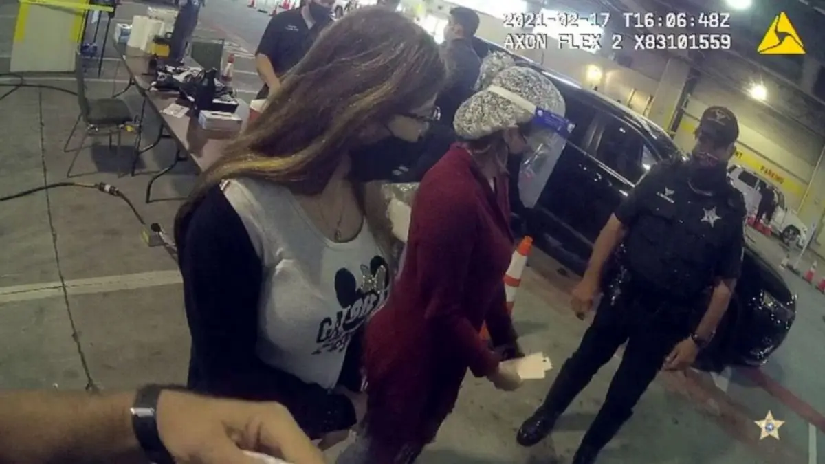 واکسن کرونا | مادربزرگ آمریکایی برای دریافت واکسن 10 کیلومتر در یخبندان پیاده‌روی کرد