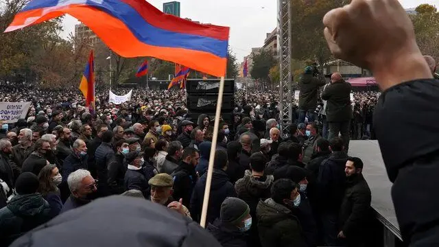 ورود معترضان ارمنی به ساختمانی دولتی در ایروان