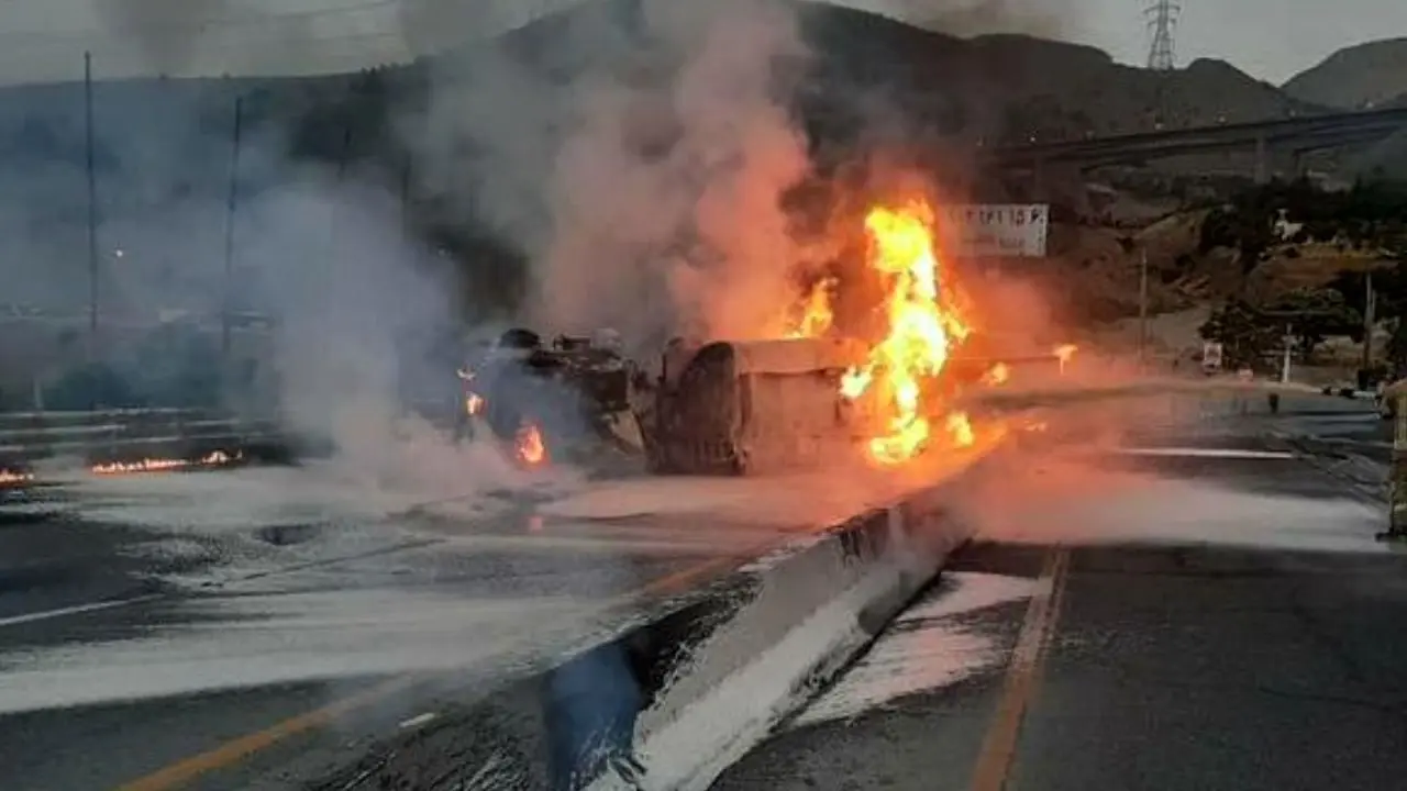 یک تانکر حامل سوخت در خوزستان منفجر شد