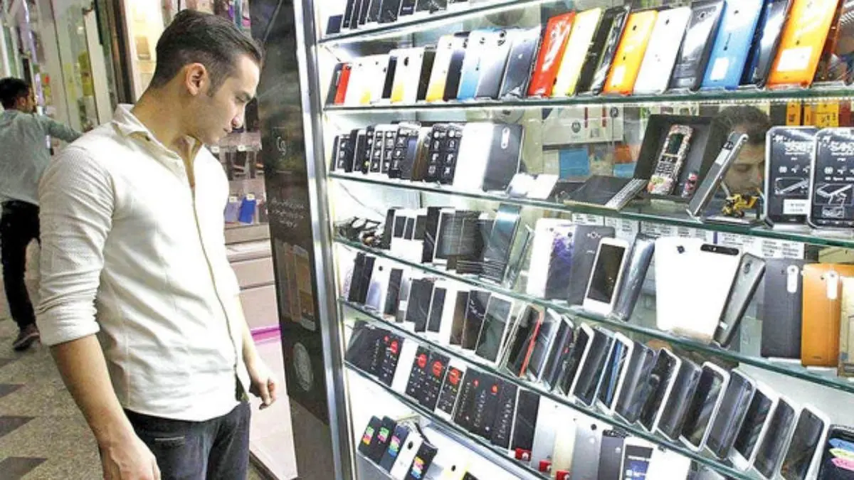 افزایش تعرفه واردات موبایل قدرت خرید مردم را کاهش داده است