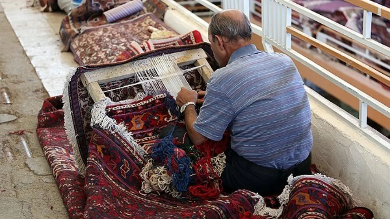 چندین هزار رفوگر ایرانی فرش، به ترکیه و آذربایجان مهاجرت کردند