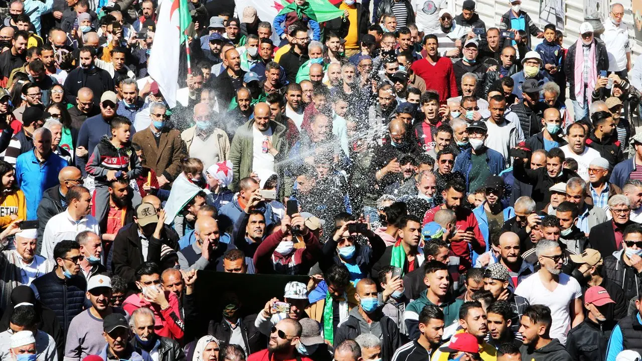 قانون جدید در الجزایر سیاستمداران سنتی را نقره داغ کرد