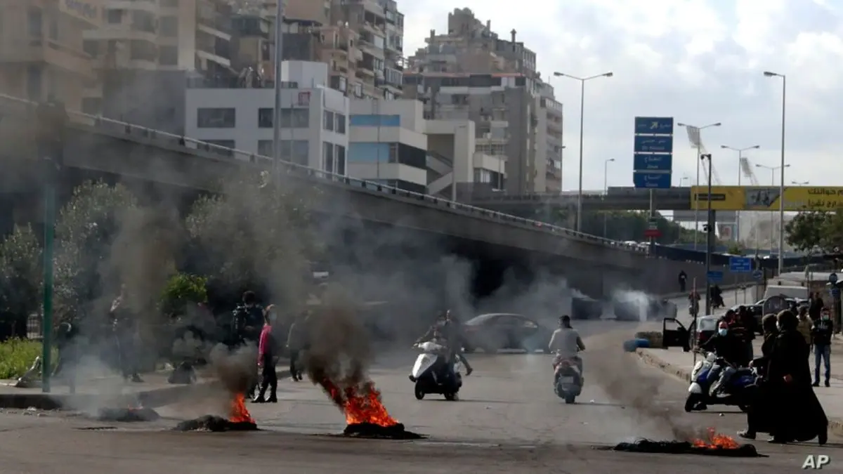 تظاهرات و بستن راه‌ها در لبنان در اعتراض به شرایط اقتصادی