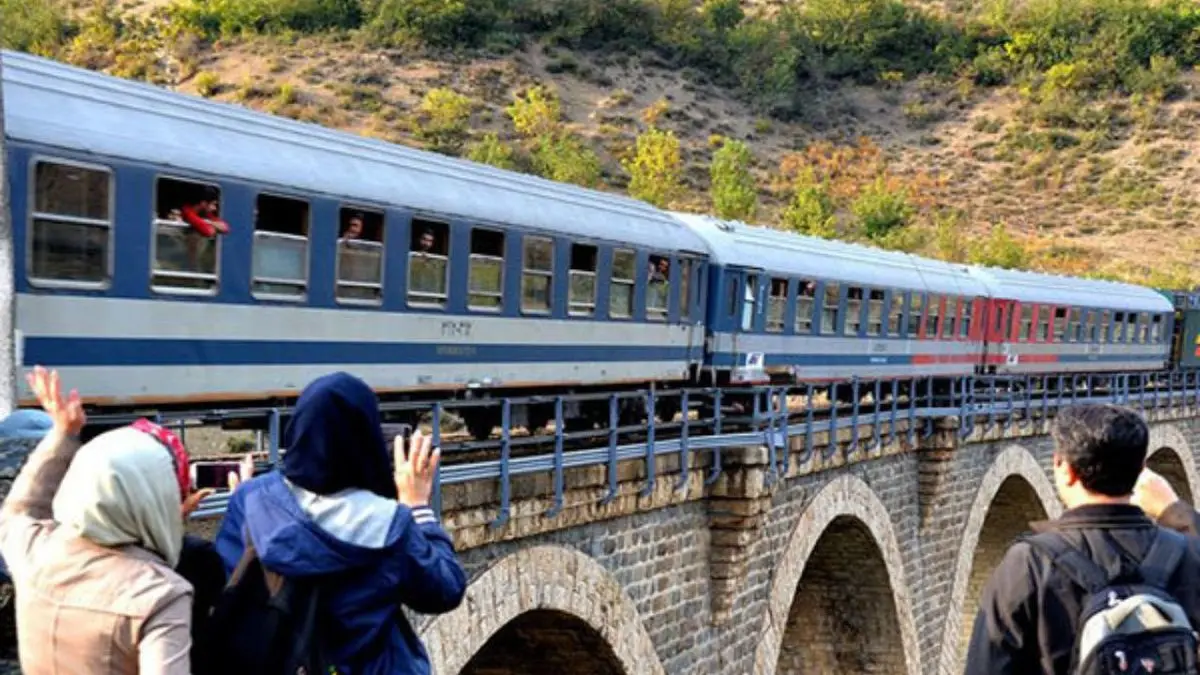 دستورالعمل‌های بهداشتی و فاصله گذاری اجتماعی با فروش 50 درصدی ظرفیت قطار‌ها در ایام نوروز رعایت می‌شود