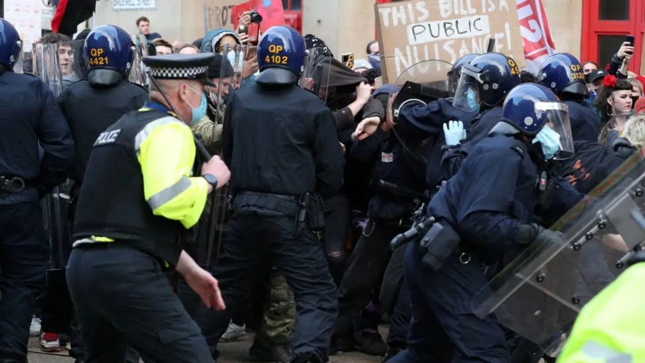 تظاهرات انگلیسی‌ها به لایحه افزایش اختیارات سرکوبگرانه پلیس