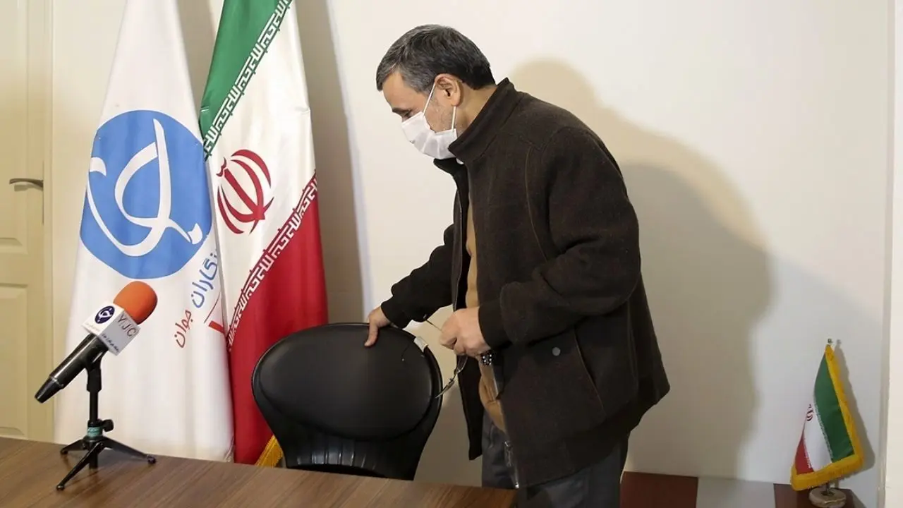 آیا احمدی‌نژاد از مشایی فاصله گرفته است؟ / نباید به اطرافیانم اطمینان می‌کردم!