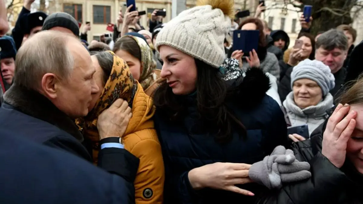 دختر روس رسماً از پوتین خواستگاری کرد + عکس