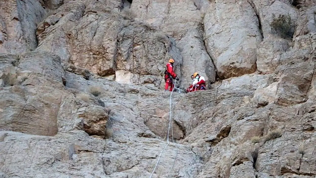 نجات جان زن کوهنورد تهرانی پس از 14 ساعت تلاش نجاتگران