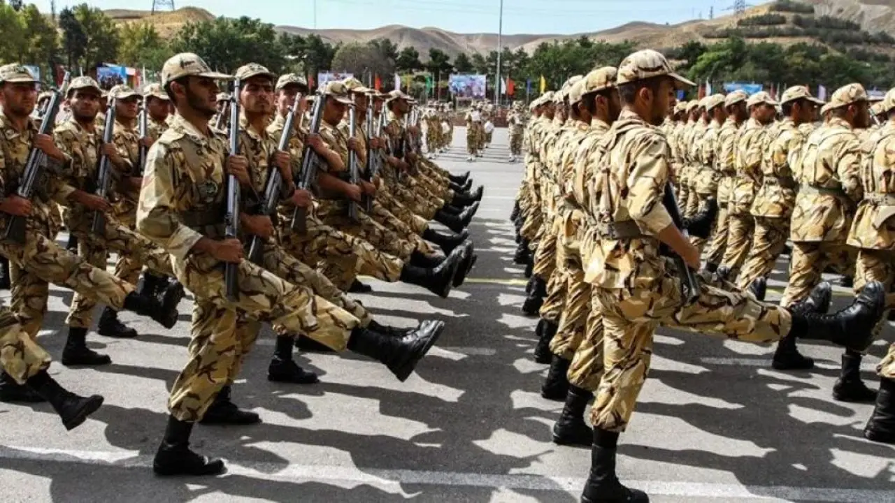 طبق قانون اساسی جوانان ذکور کشور باید خدمت سربازی را بگذرانند