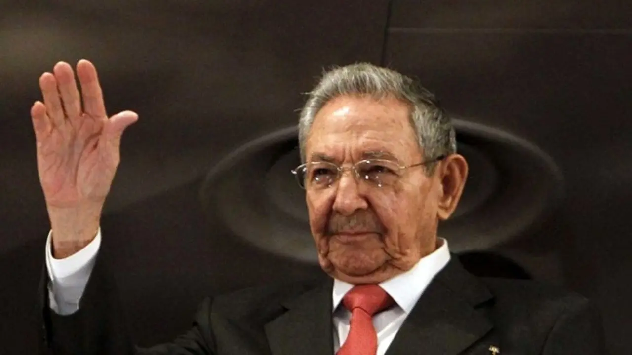 کاسترو از ریاست حزب کمونیست کوبا کناره‌گیری می‌کند