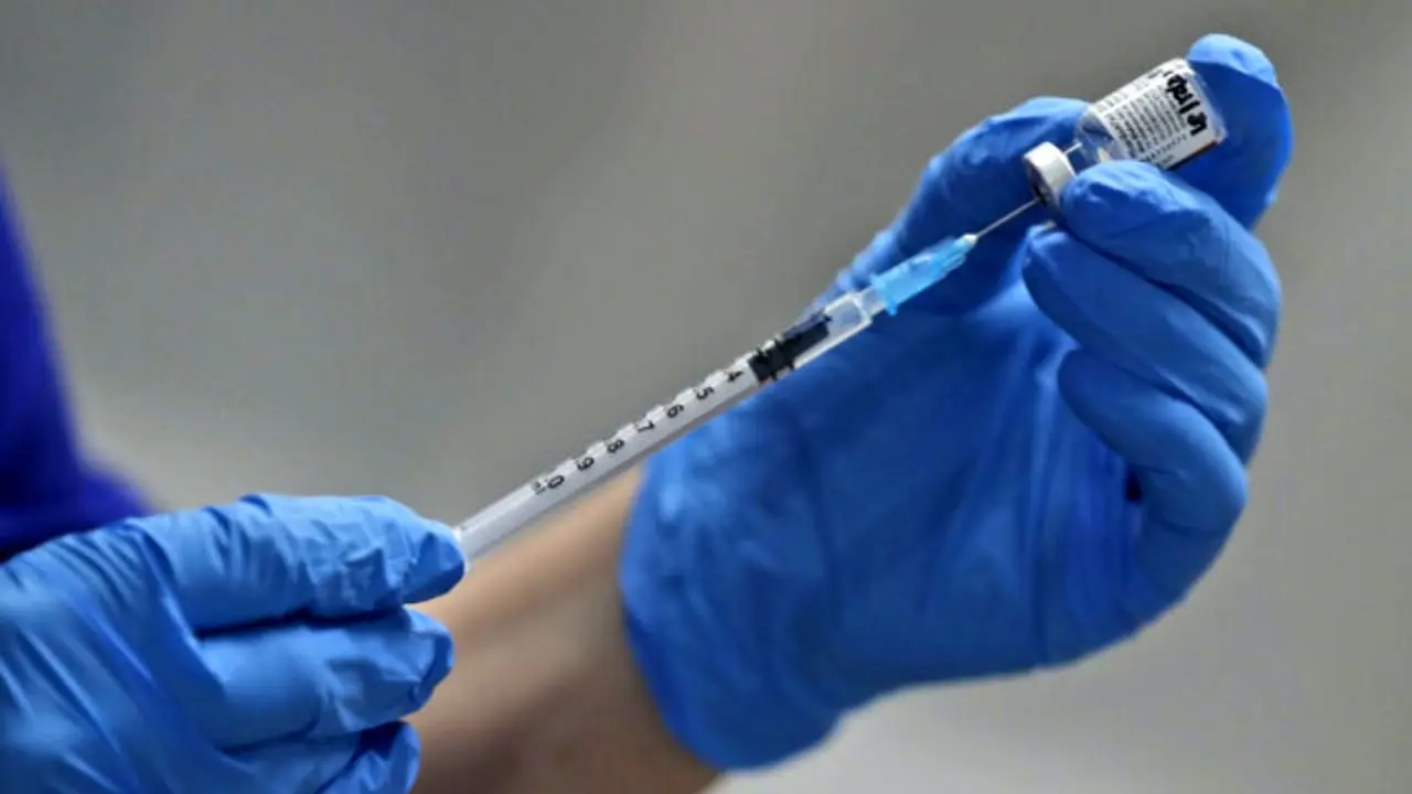 انتشار مجوز وزارت بهداشت به هلال احمر برای واردات واکسن کرونا