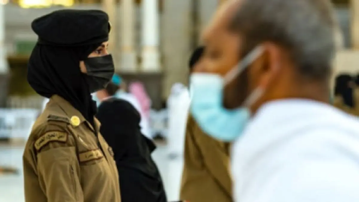 دور دنیا| زنان پلیس عربستان به مسجد الحرام هم راه پیدا کردند