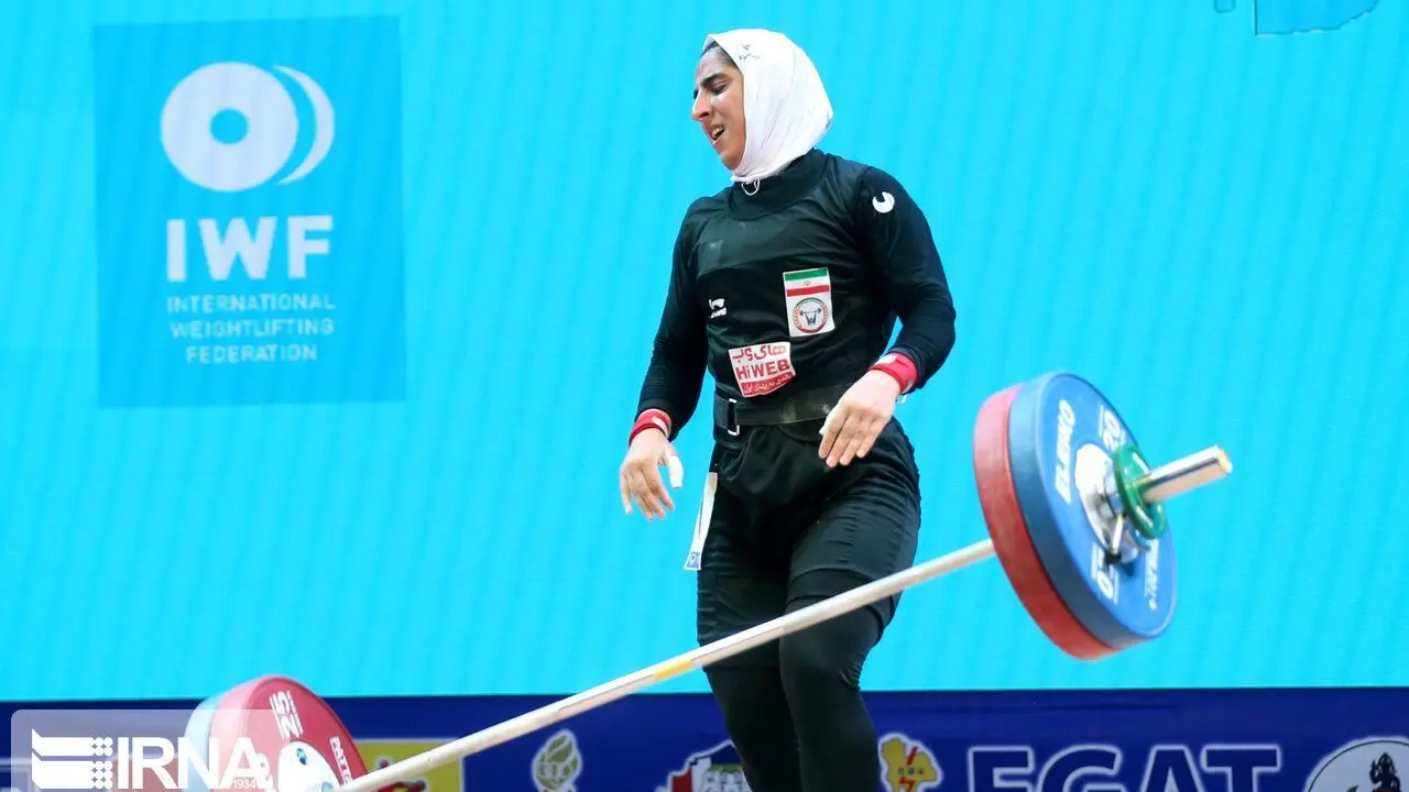 شکسته شدن رکورد وزنه‌برداری توسط زن ایرانی + ویدئو