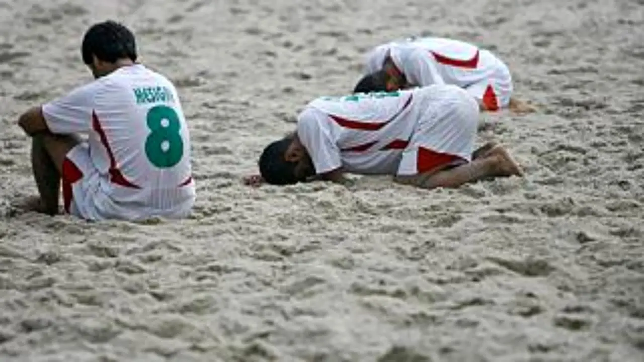 تاوان انتقاد به خانواده‌گرایی در فوتبال ساحلی؟ داداش‌زاده به کمیته اخلاق احضار شد+عکس