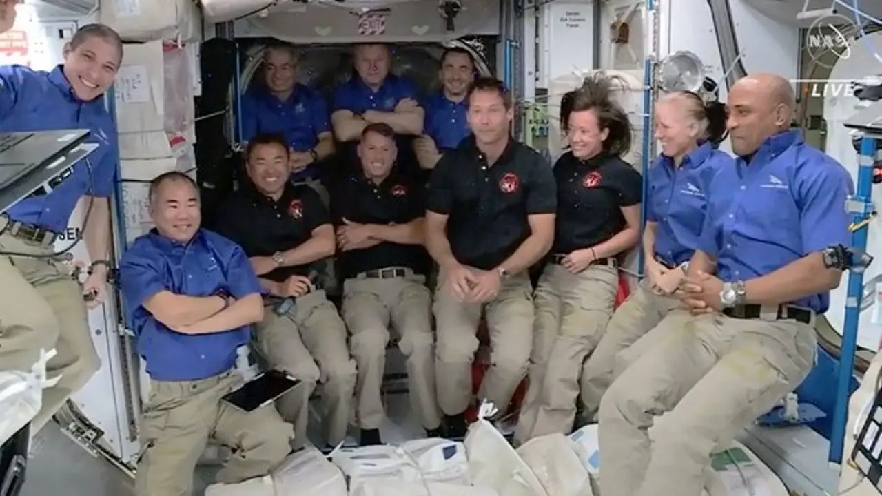 لحظه ورود مسافران کپسول دراگون به ایستگاه فضایی+ ویدئو
