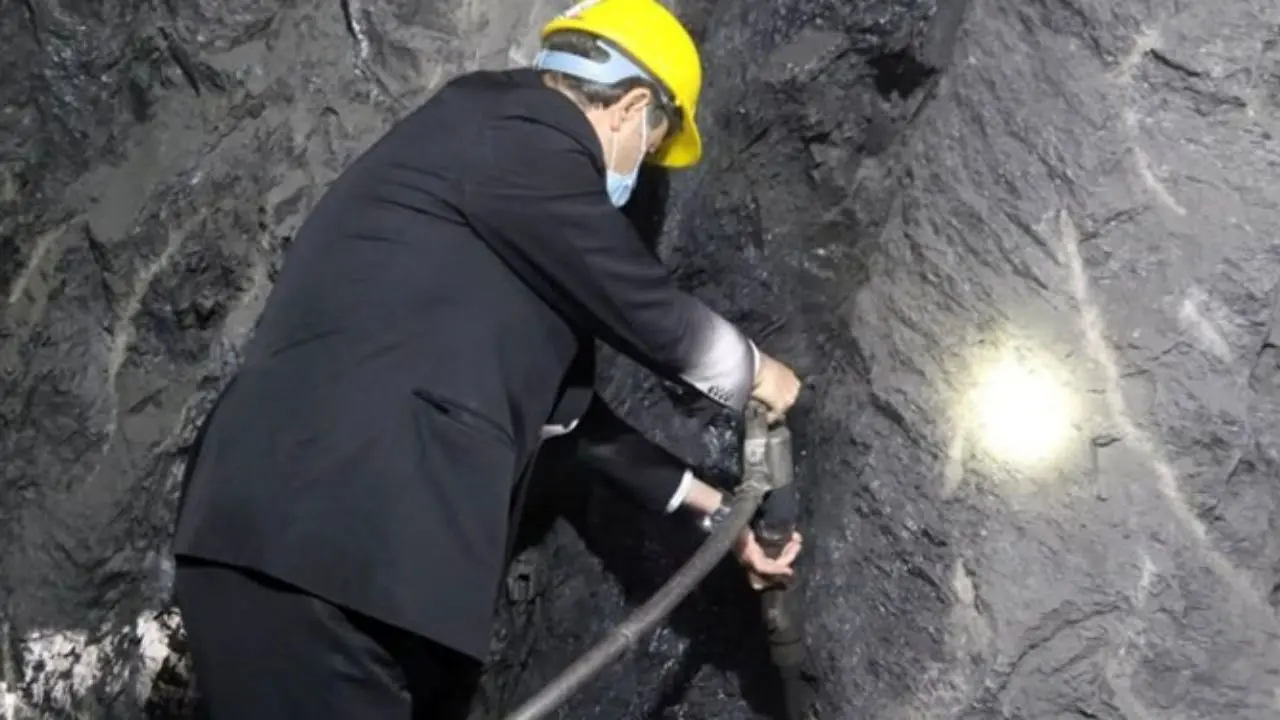 حادثه در معدن زغال‌سنگ طزره/ 2 کارگر در معدن حبس شدند