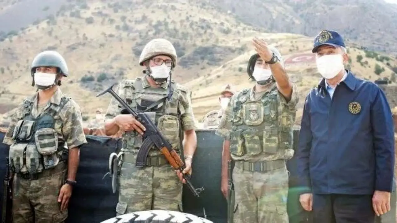 وزیر دفاع ترکیه از پایگاه نظامی این کشور در شمال عراق بازدید کرد
