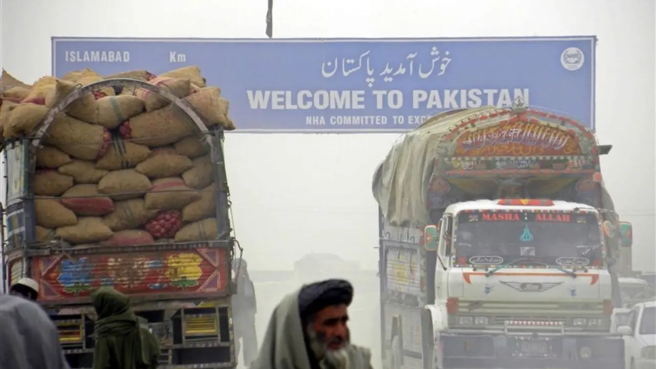 پاکستان مرزهای زمینی با افغانستان و ایران را می‌بندد