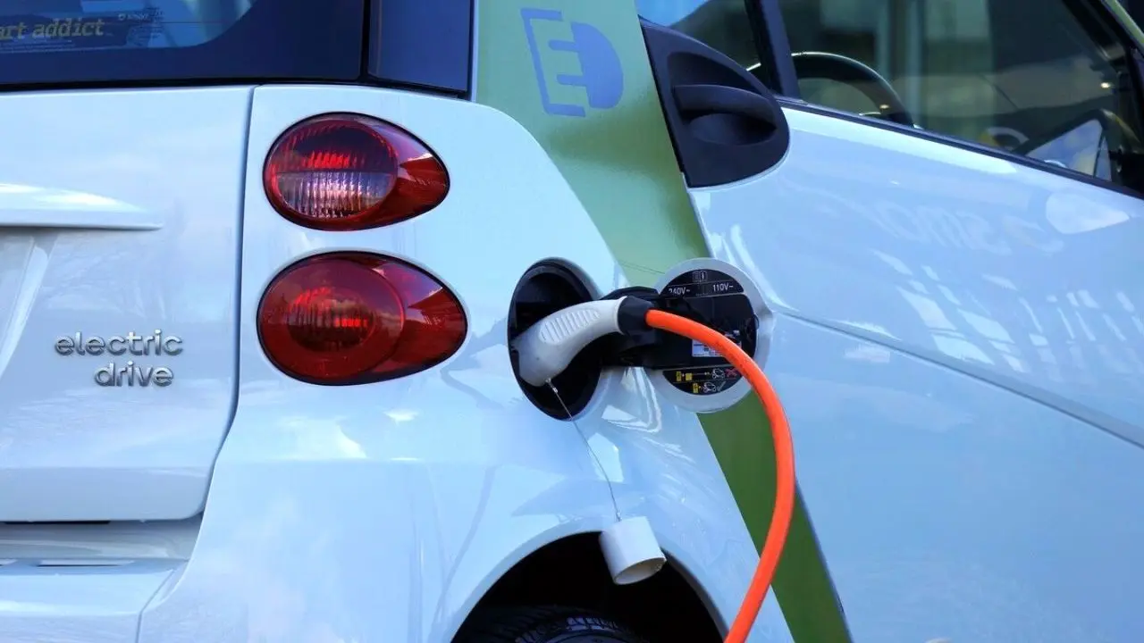 خودروهای برقی تا سال 2027 ارزان تر از خودروهای احتراقی خواهد بود