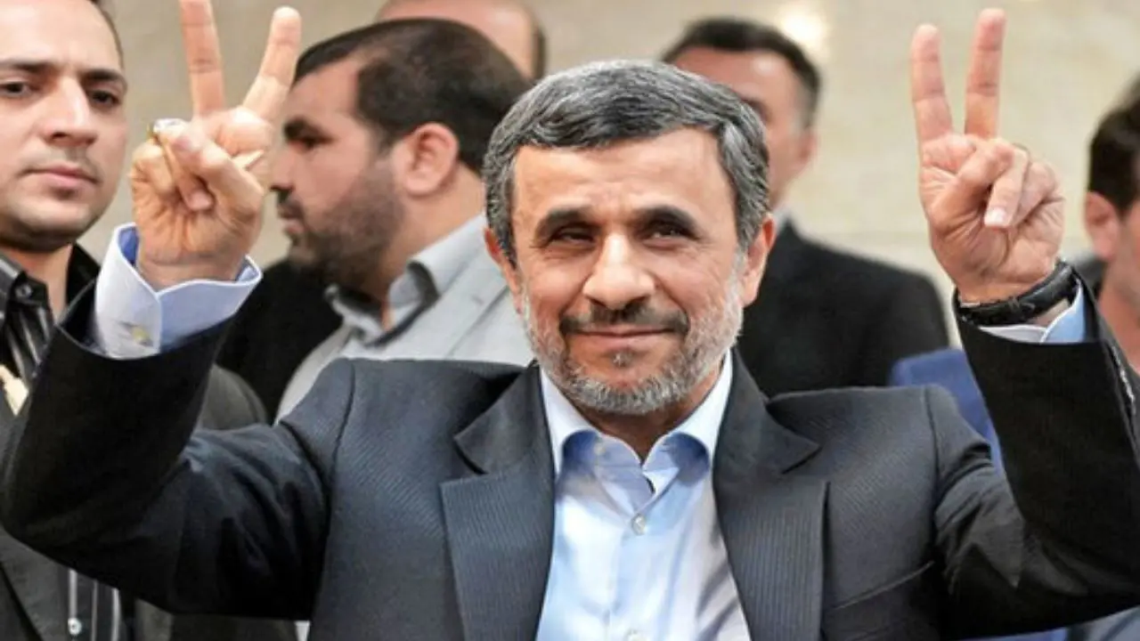 این 5 نفر احمدی نژاد را هنگام ثبت نام همراهی کردند/ تلویزیون ثبت نام احمدی نژاد را مستقیم پخش کرد /احمدی‌نژاد به‌زور همراهان خود را داخل ستاد برد