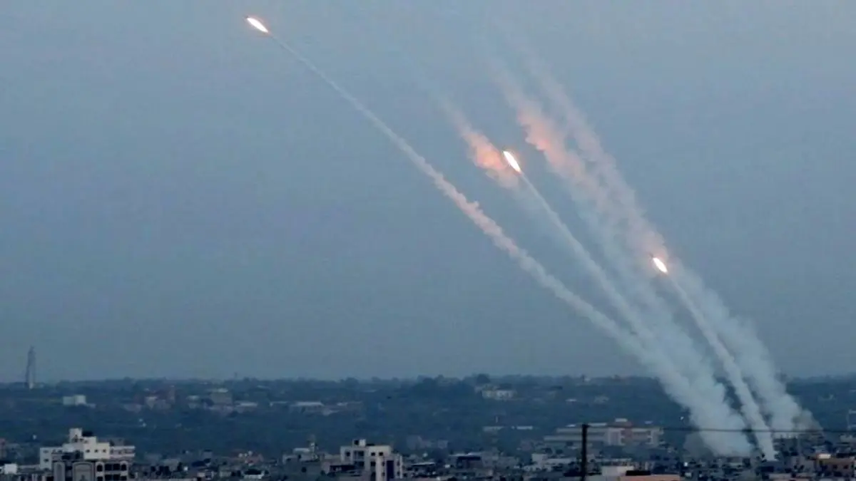 حماس تا امروز بیش از 1000 راکت و گلوله خمپاره به سمت اسرائیل شلیک کرده‌ / زرادخانه تسلیحاتی آنها نسبت به سال 2014 بزرگتر شده / قادرند راکت‌هایی با برد100 مایل تولید کنند که بخش اعظم اسرائیل را در تیرس قرار دهد
