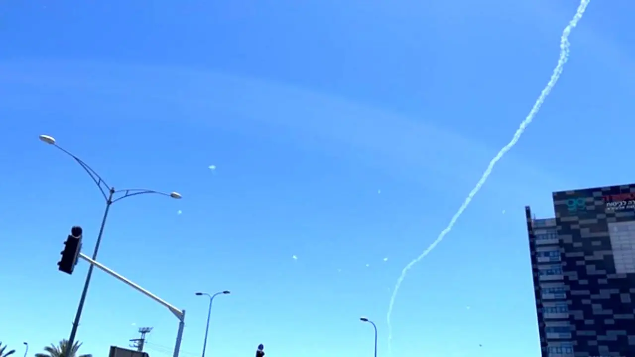 شلیک ده‌ها موشک به سوی تل‌آویو توسط گردانهای عزالدین القسام