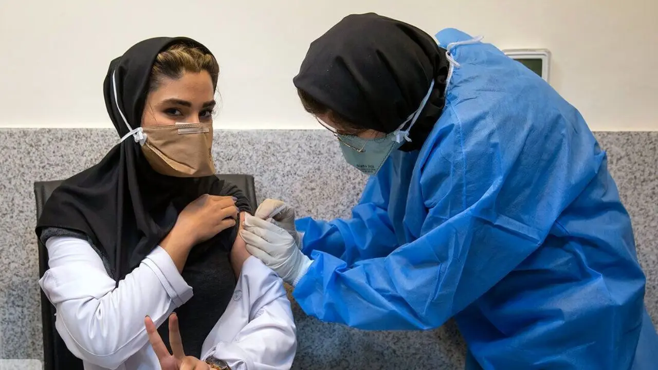 ترکیب واکسن‌های کرونا در ایران؛ آری یا خیر؟/ ممکن است ترکیب 2 واکسن کارایی کمتری داشته باشد/ هر نوع تغییر در پروتکل‌های واکسیناسیون برای کادر درمان باید با حساسیت انجام شود