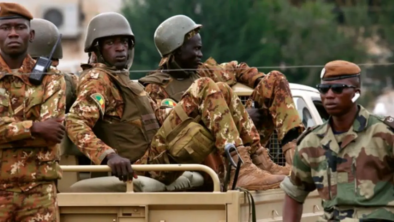 کودتای نظامی در مالی/ نخست‌وزیر و رئیس‌جمهور دستگیر شدند