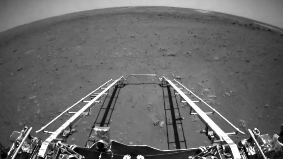اولین عکس ژورانگ از مریخ ارسال شد