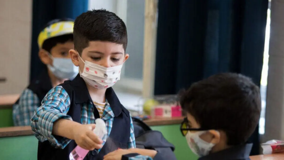 برنامه‌ریزی برای واکسیناسیون معلمان و بازگشایی مدارس/ علت خطر کمتر کرونا برای کودکان