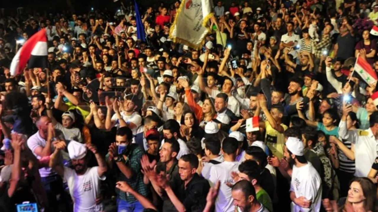جشن و پایکوبی مردم سوریه با اعلام پیروزی بشار اسد در انتخابات + تصاویر