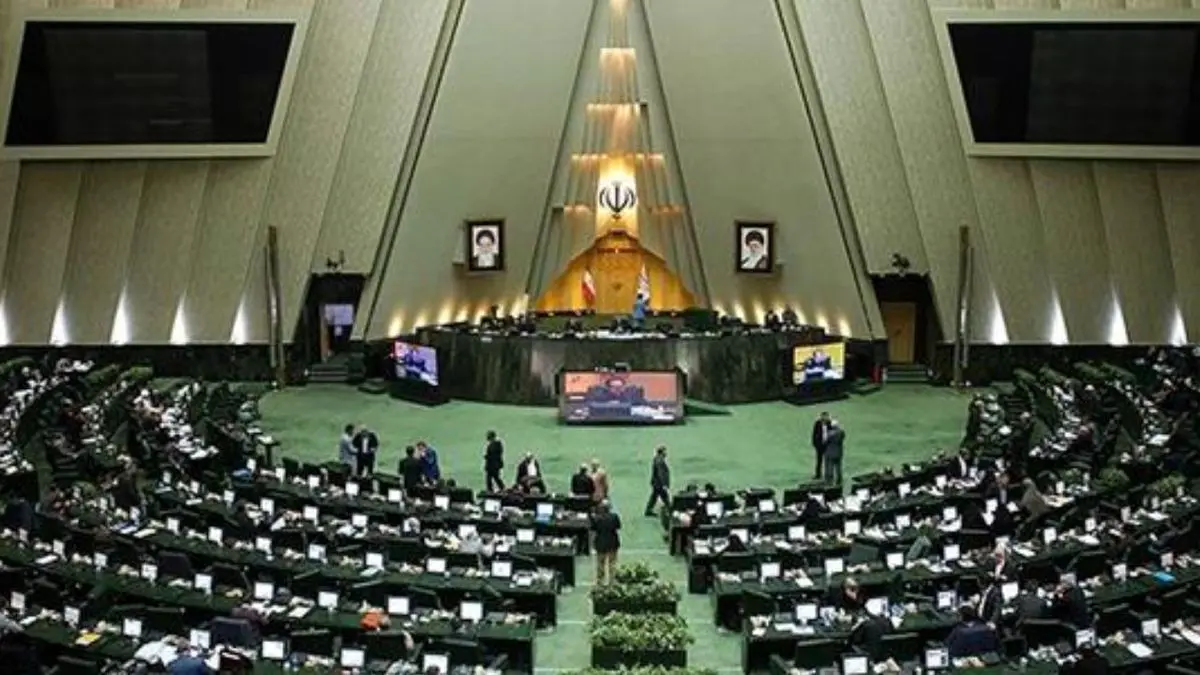 اسلامی قول داد، نمایندگان از کارت زرد گذشتند