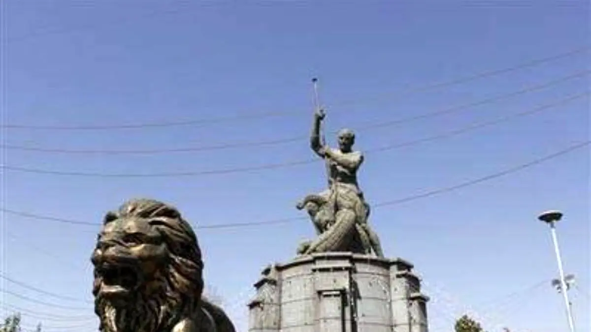 نگرانی برای شیرها / مجسمه‌های تاریخی شهر در حال تخریب